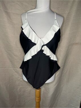 AIMAGE Black & White Ruffle One-Piece Swimsuit